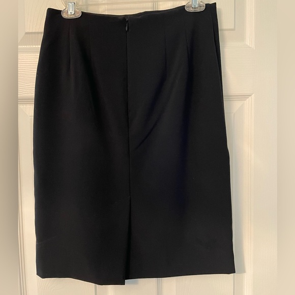 Sz 4. Van Heusen Studio Stretch Skirt - Picture 3 of 3